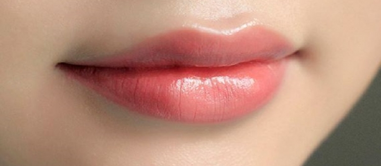 تزریق ژل لب مدل سه دکمهای