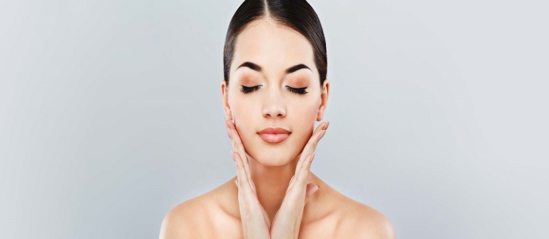 چه زمانی برای آبرسانی پوست صورت اقدام کنیم ؟