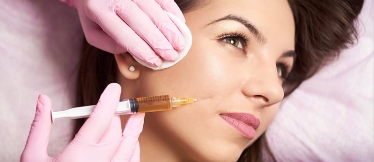 تزریق ژل زیر چشم و خط خنده بهتر است یا تزریق چربی؟